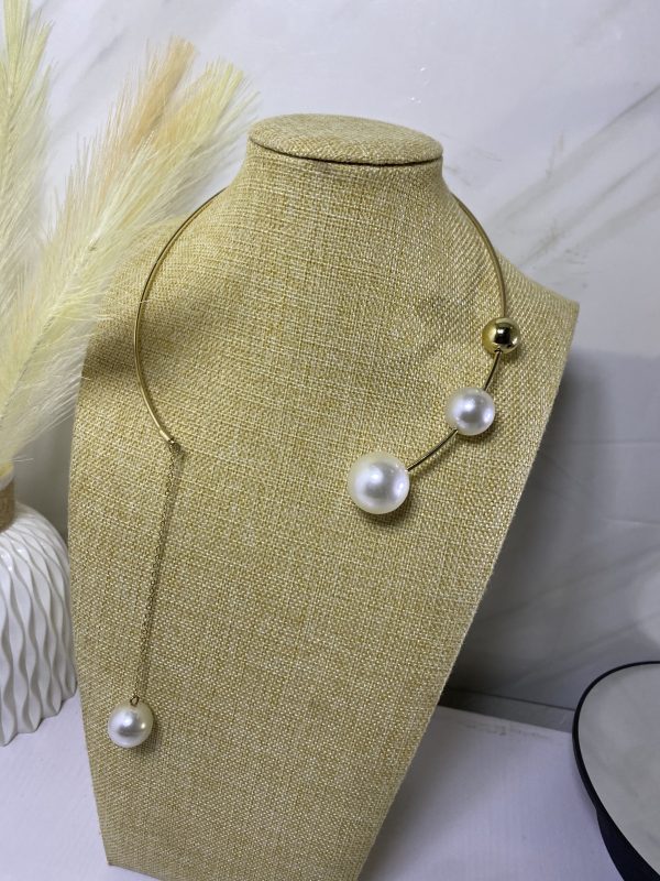 Sochi’s Éclat Aureline Luxe Pearl Torque Necklace - Image 2