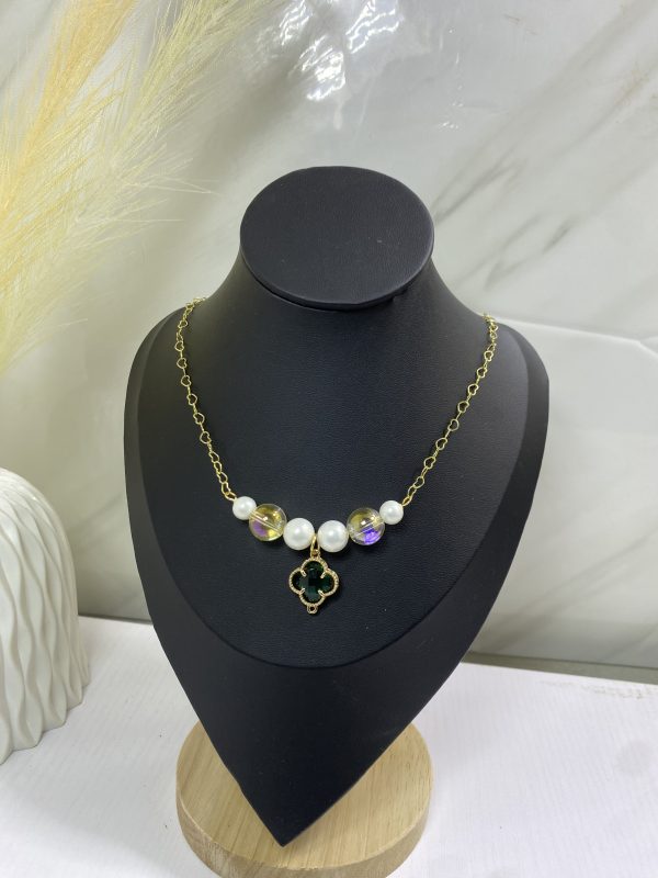 Sochi’s Éclat Roselle Clover Necklace - Image 2