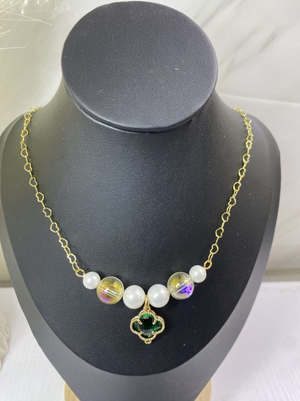 Sochi’s Éclat Roselle Clover Necklace - Image 5