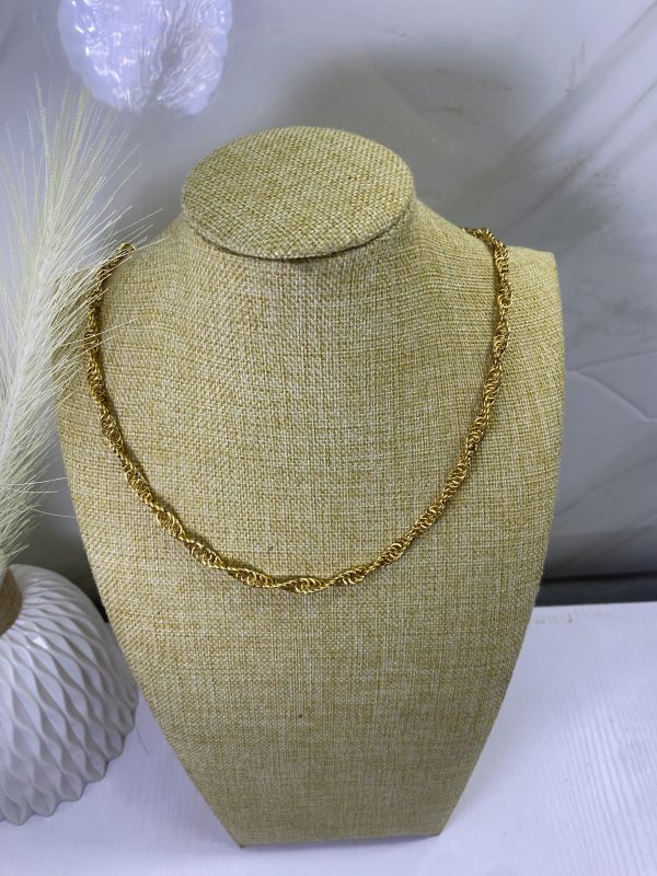 Sochi’s Éclat Imperius Necklace – Gold Spiral Edition - Image 3