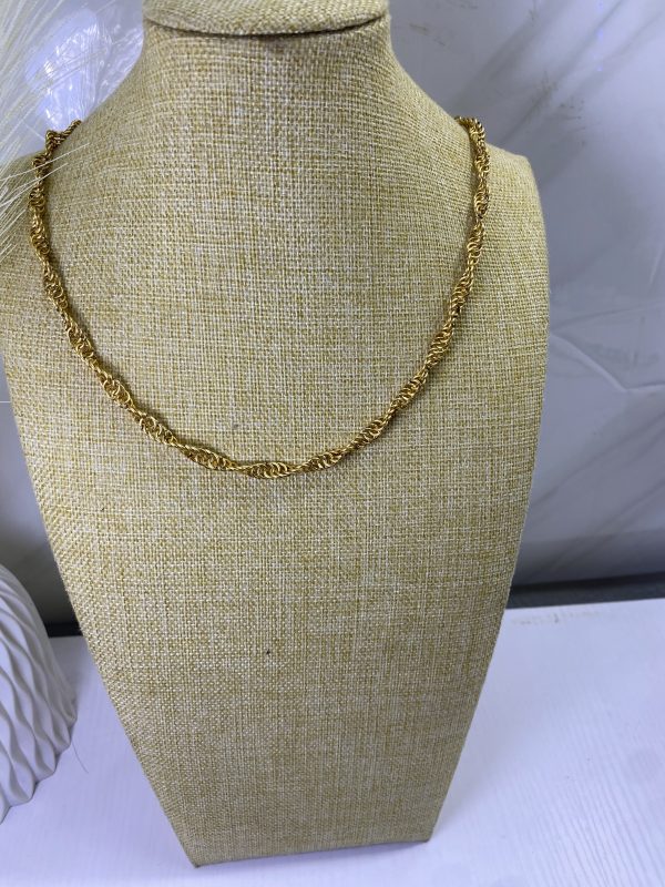 Sochi’s Éclat Imperius Necklace – Gold Spiral Edition - Image 4