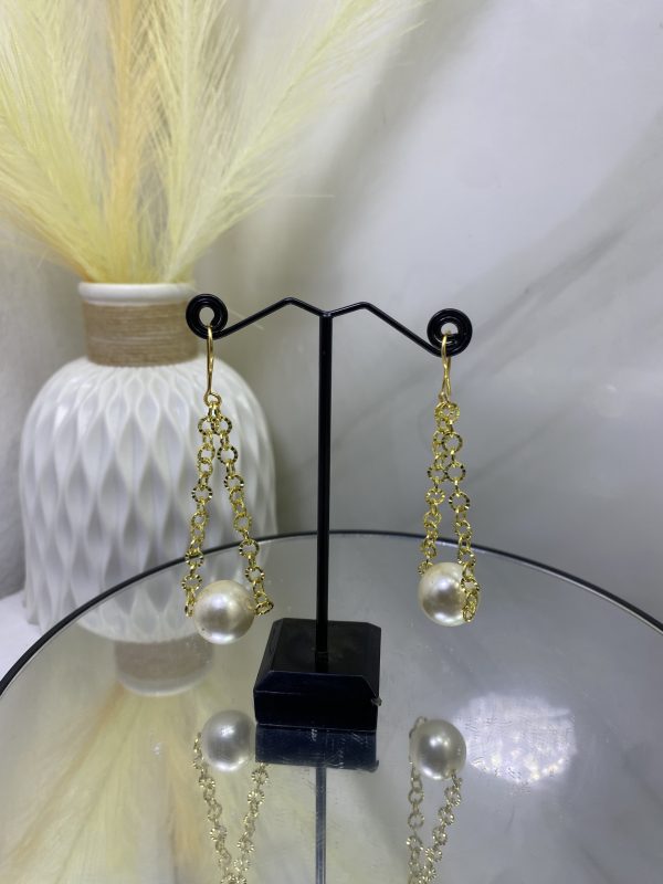 Sochi’s Éclat Serenelle Earrings – Pearl Drop Edition - Image 2