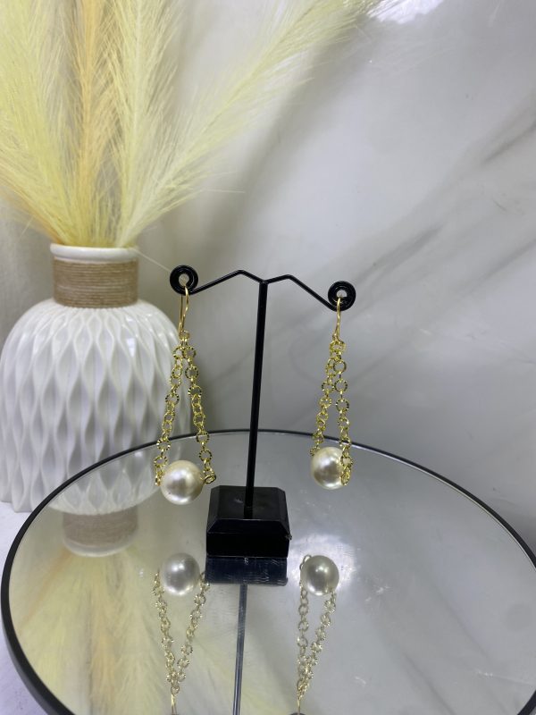 Sochi’s Éclat Serenelle Earrings – Pearl Drop Edition - Image 4