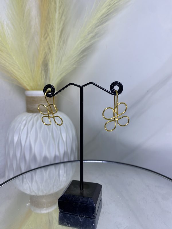 Sochi’s Éclat Aveline Earrings – Golden Loop Edition - Image 2